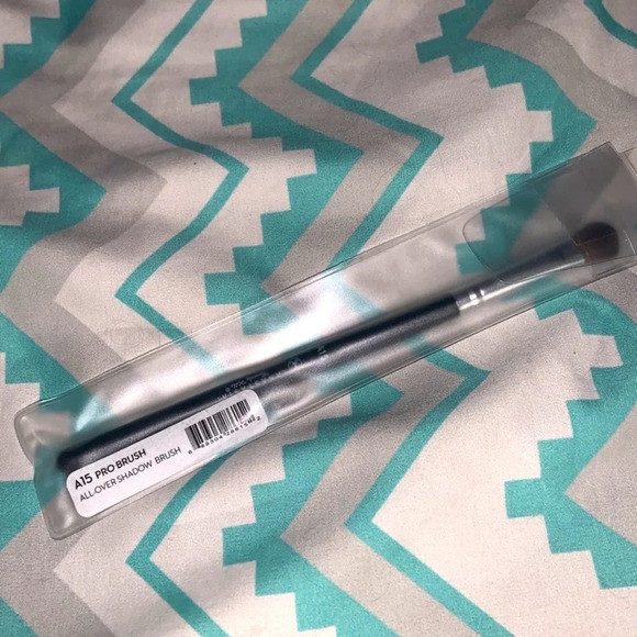 Abh all over shadow brush - Picture 1 of 1